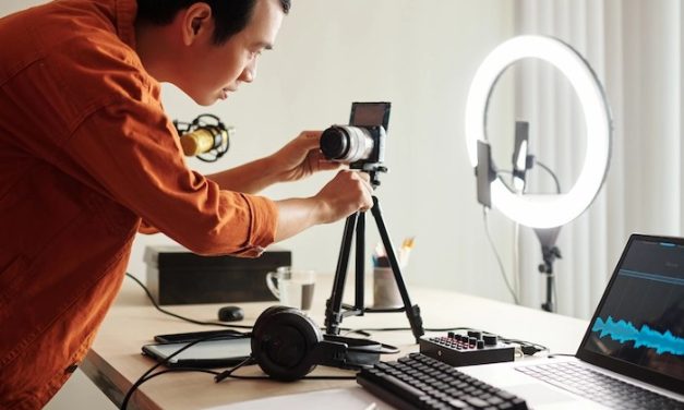 Kreator Konten Yang Menginspirasi Tren Online