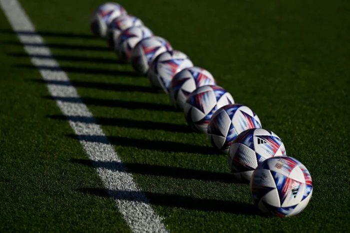 Evolusi Sepak Bola Modern: Dari Lapangan Ke Analisis Data